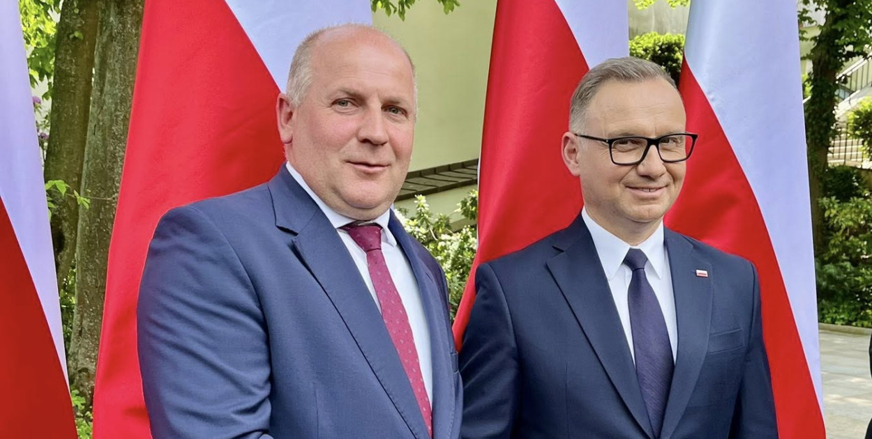 Wójt ściskał rękę Prezydenta RP