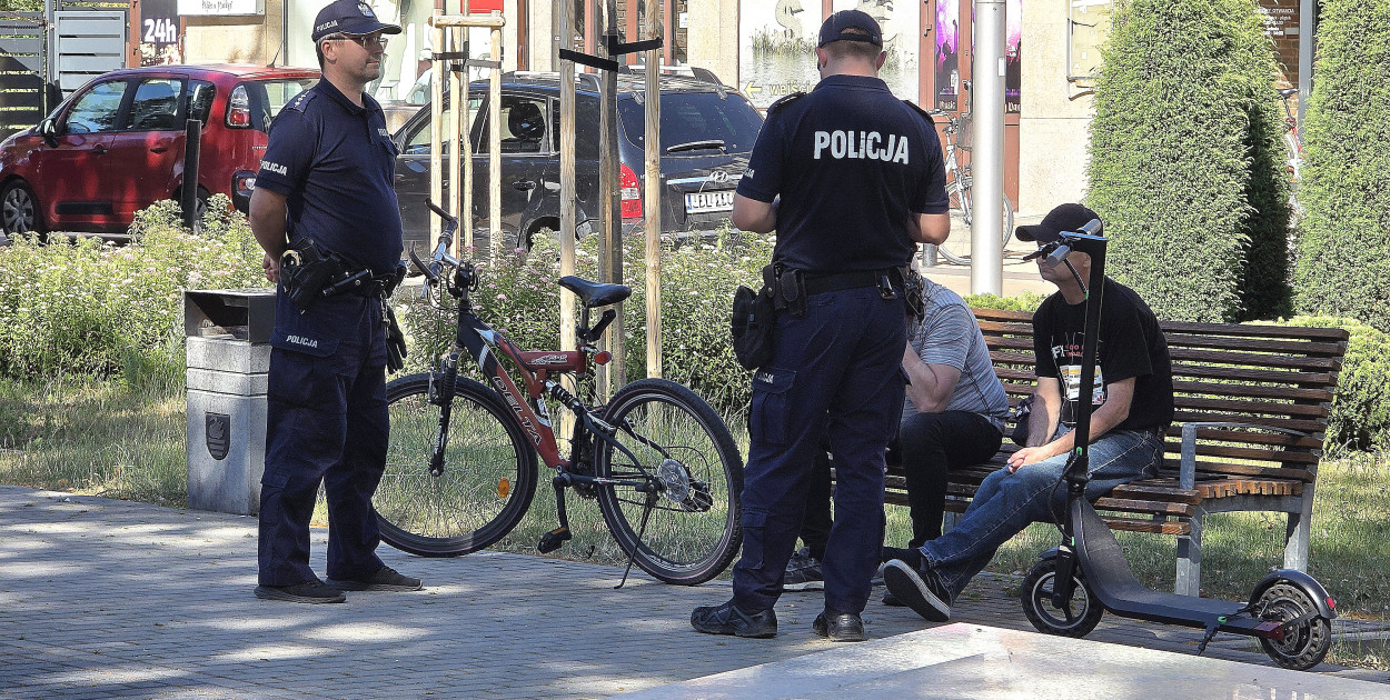 Biłgoraj. Na wakacje wróciły piesze i rowerowe patrole Policji