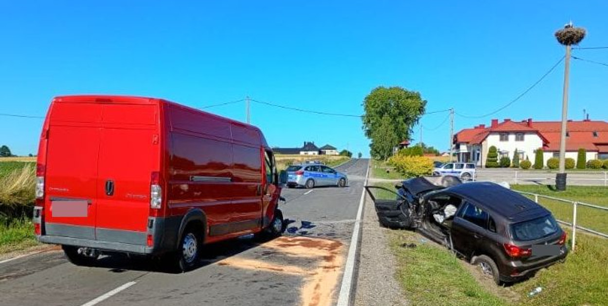 Aktualności Wypadek z udziałem samochodu dostawczego i osobówki na DW-863