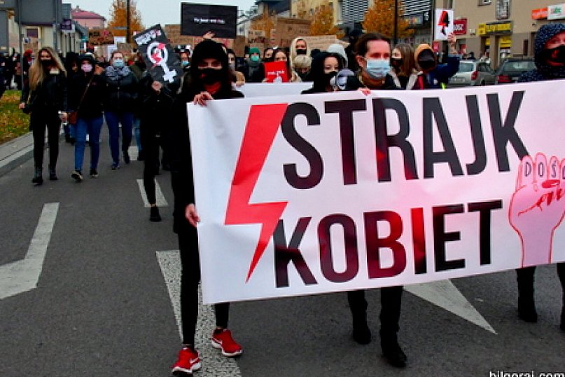 Strajk kobiet. Ulicami Biłgoraja przeszedł protest przeciw orzeczeniu Trybunału Konstytucyjnego (FOTO, VIDEO)