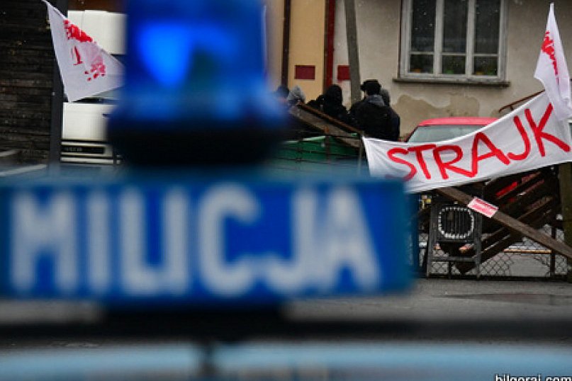 Rekonstrukcja grudnia 1981 roku, film Wiesława Palucha oraz koncert Norberta Smolińskiego (FOTO, VIDEO)