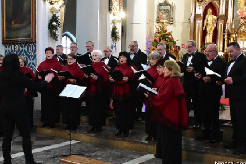 Chóry Ziemi Biłgorajskiej kolędowały we Frampolu (FOTO)