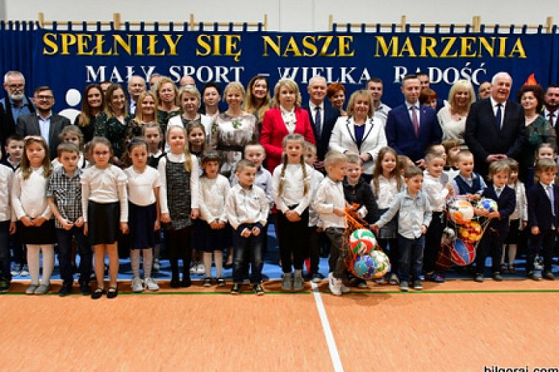 W Chmielku oddano do użytku nowa halę sportową (FOTO)