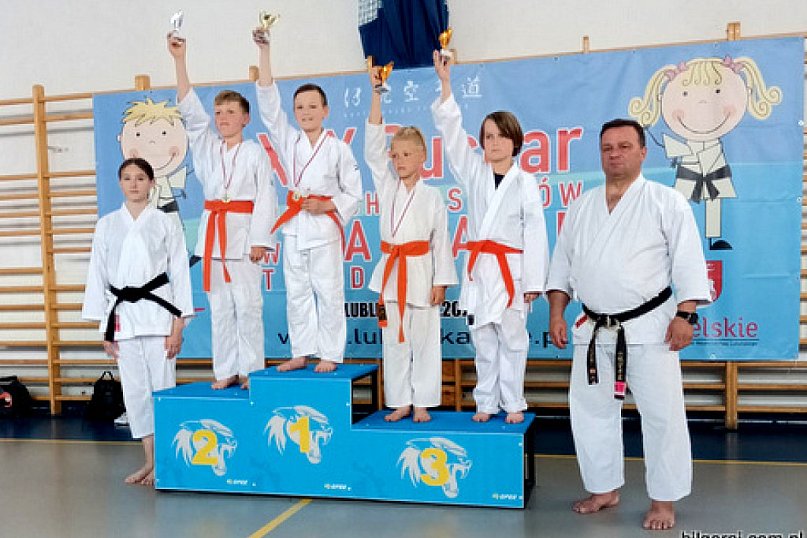 Worek pucharów dla karateków z Biłgoraja