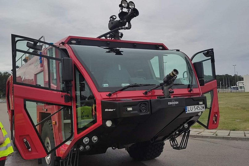  Drużyna młodzieżowa OSP na lotnisku w Świdniku