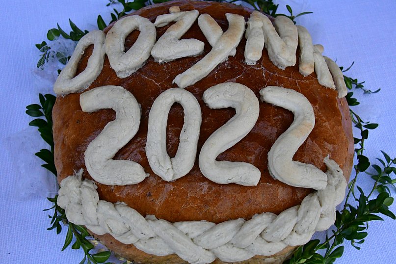 Dożynki Powiatowe 2022 - przekazanie chleba