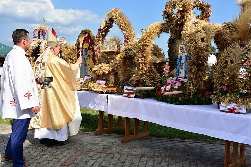Dożynki Powiatowe 2022 - Wieńce i delegacje wieńcowe