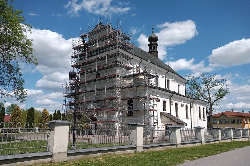 Renowacja elewacji kościoła w Tarnogrodzie