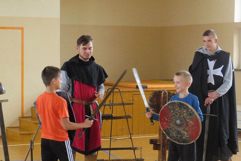 Rycerze w SP Gózd Lipiński