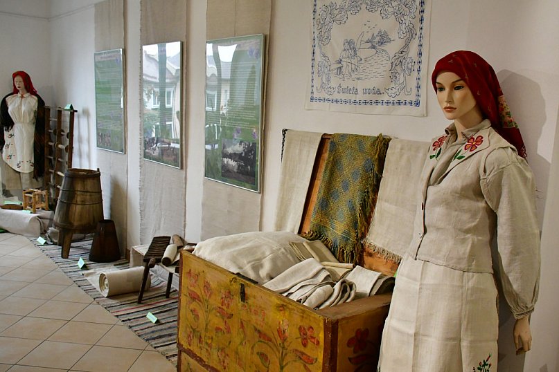 Wystawa o lnie w MZB w Biłgoraju