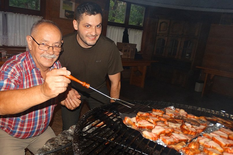 Senior bezpieczny w lesie