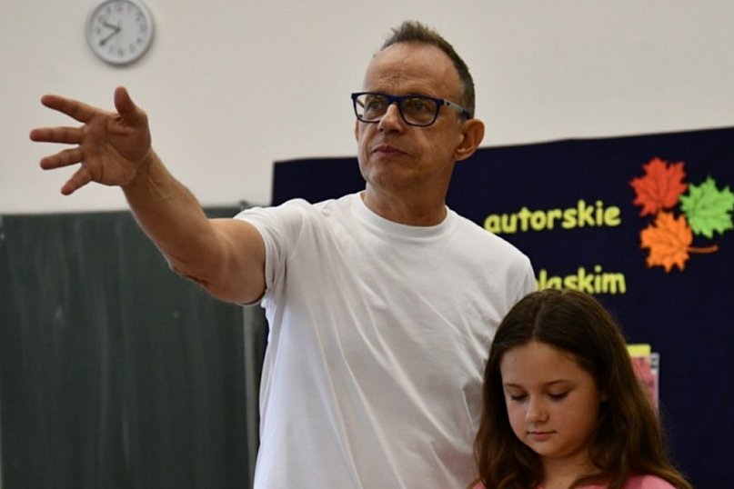 Corrida językowa z Maurycym Polaskim