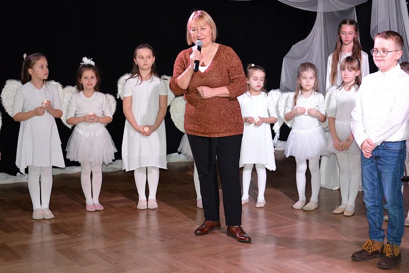 Spektakl świątecznyw MDK