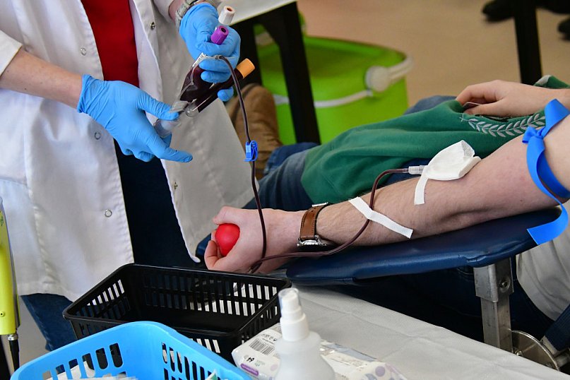 Trwa akcja poboru krwi w Budowlance. Zgłosiło się około 80 uczniów