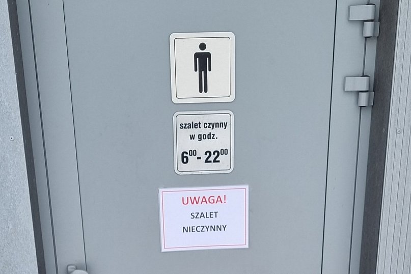 W Biłgoraju zdewastowano... publiczny szalet