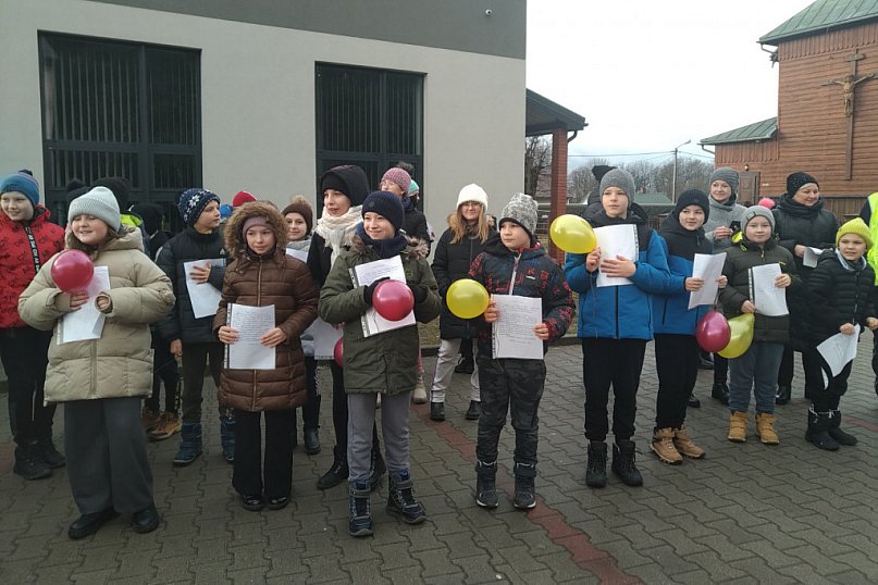 Z apelem do kierowców - wspólne działania policjantów i uczniów