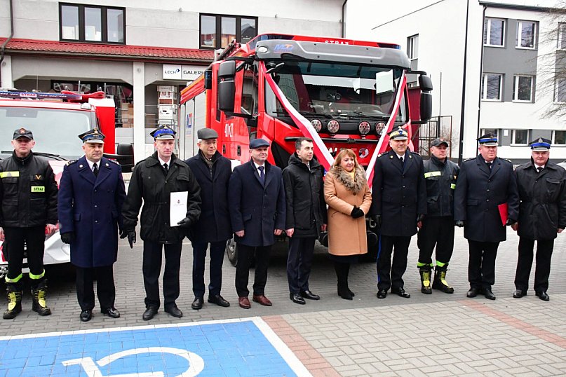 Biłgoraj przekazanie nowych wozów bojowych dla PSP i OSP Sól