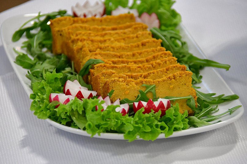 Stół i wielkanocne dania wg. ZSZiO w Biłgoraju