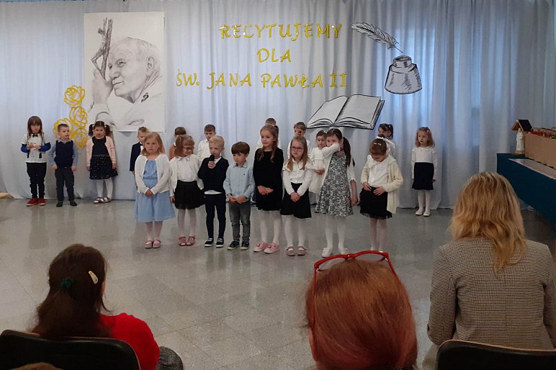 Przedszkolaki recytowały dla św. Jana Pawła II