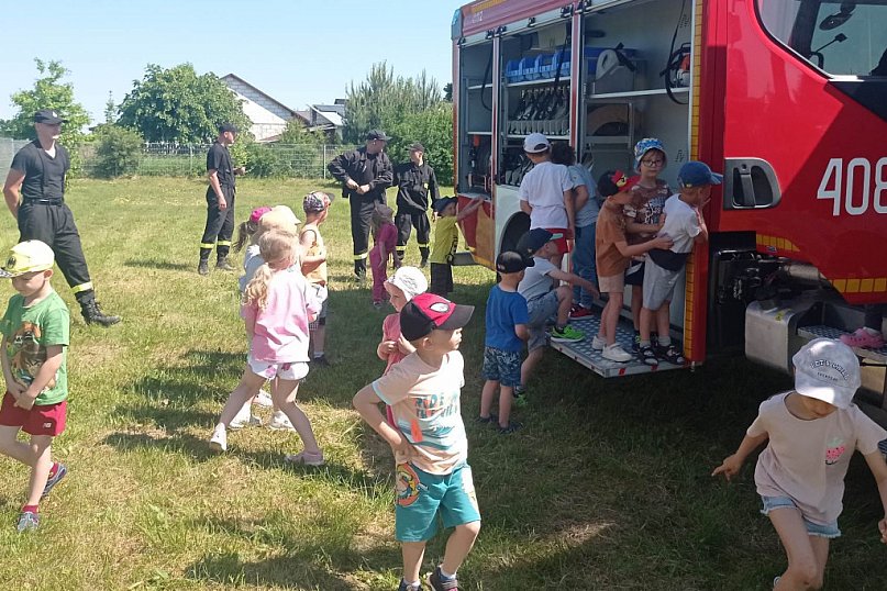Tak strażacy z Aleksandrowa bawili się na Dniu Dziecka