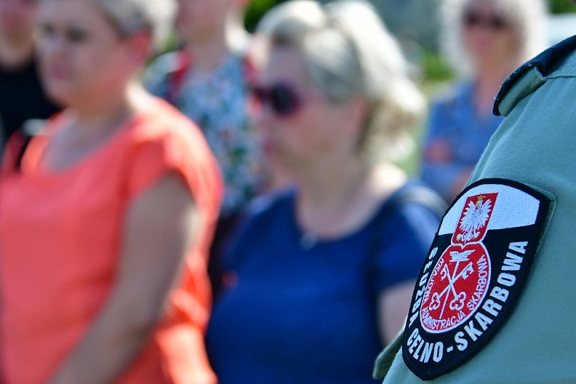 Służba Celno - Skarbowa w ZSZiO. Na spotkaniu dyrektor szkoły i...