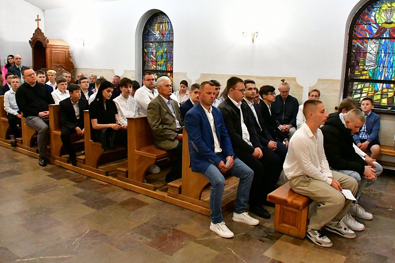 Biłgoraj. Bierzmowanie młodzieży w kościele św. Jerzego