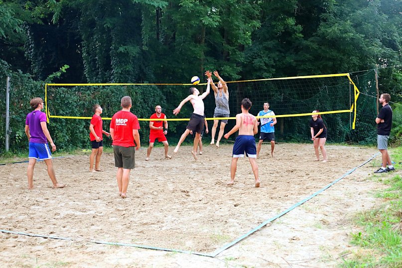 Siatkarskie zmagania w Dąbrowicy