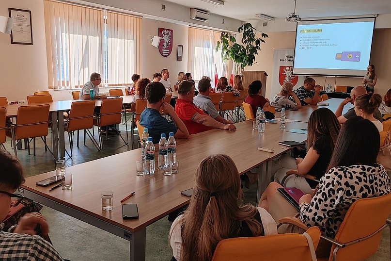 Cyfrowy Powiat. Specjalne szkolenia dla urzędników