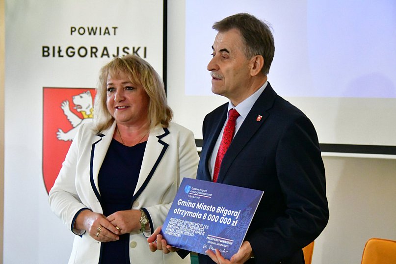 Nasi samorządowcy odebrali promesy na inwestcyje. Na prawie 120 mln zł