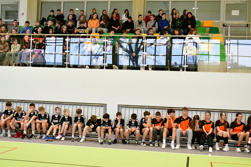 Przy &quot;Jedynce&quot; oficjalnie otwarto halę sportową. Inwestycja za ponad 15,6 mln zł