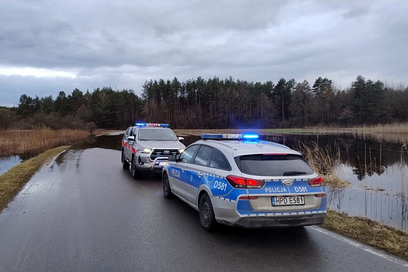 Strażacy monitorują poziom wód