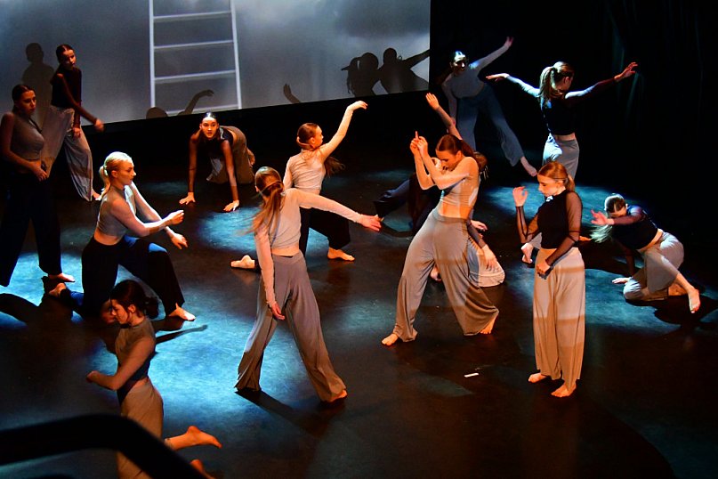 &quot;Taniec i poezja&quot; - widowisko taneczno - muzyczne wychowanków MDK