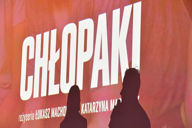 Chłopaki w biłgorajskim kinie