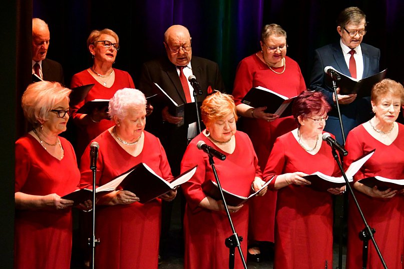 Zakochany senior na deskach BCK (FOTO)