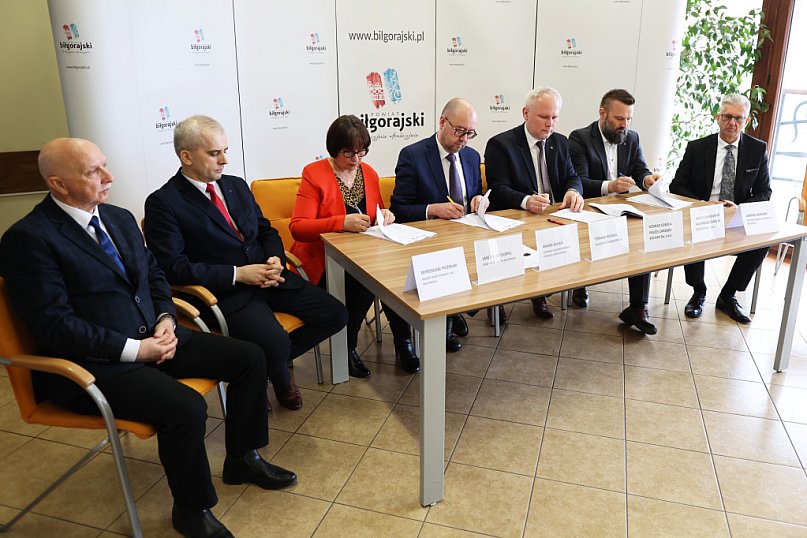 Umowa z wykonawca sali sportowej przy RCEZ podpisana