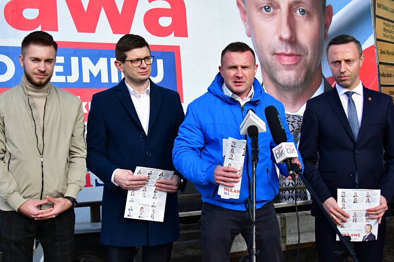 Mulawa z Buliczem, w tle Pracoń i Kulig