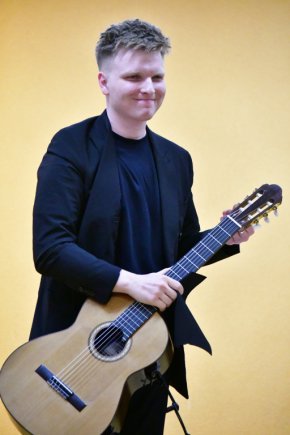 Koncert gitarowy Mateusza Kowalskiego-11004