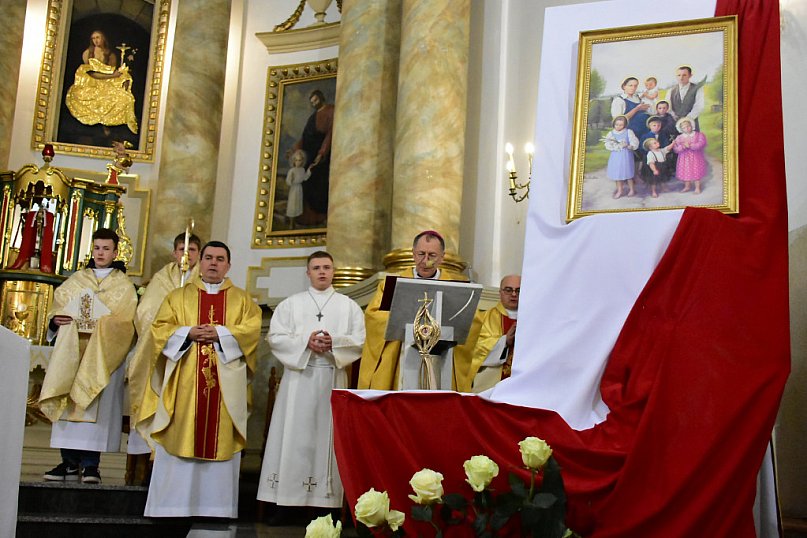 Wprowadzenie relikwii rodziny Ulmów do sanktuarium św. Marii Magdaleny