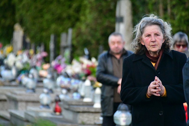 Msza św. na cmentarzu rozpoczęła świętowanie