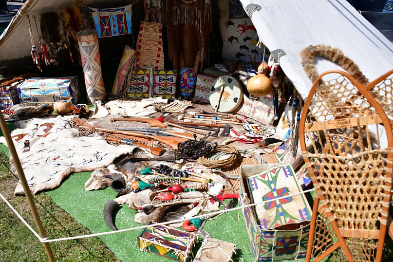 Zabierz dzieci do wioski indiańskiej - rozłożyła się a placu BCK