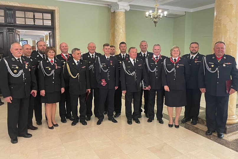 Poseł Wiesław Różyński uhonorowany Złotym Znakiem Związku OSP RP