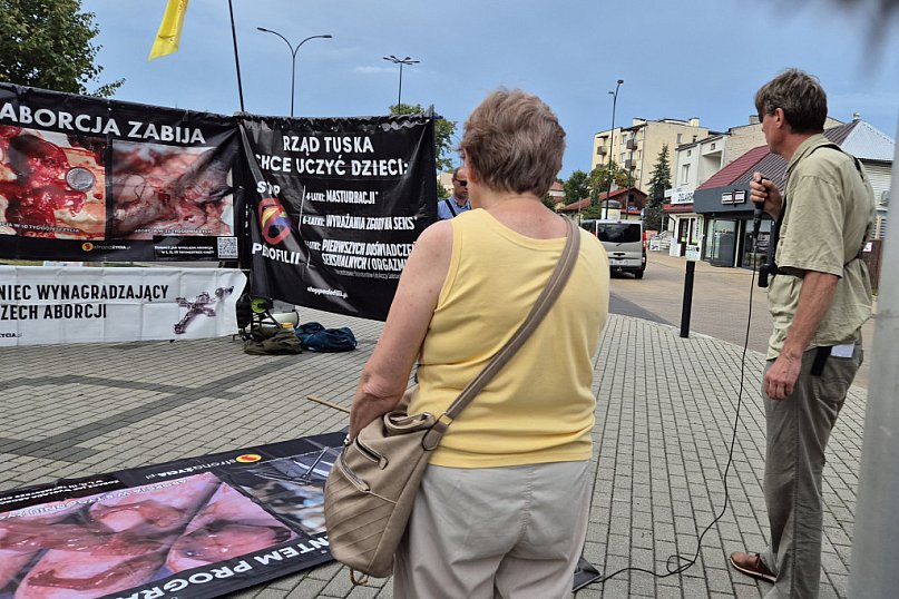 Nabożeństwo różańcowe i pikieta antyaborcyjna w Biłgoraju: W imię życia i prawa do przyszłości
