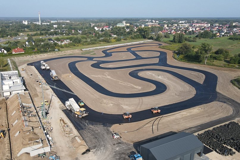Zbliżamy się do otwarcia Autodromu Biłgoraj: Ostatnie prace nad nawierzchnią!