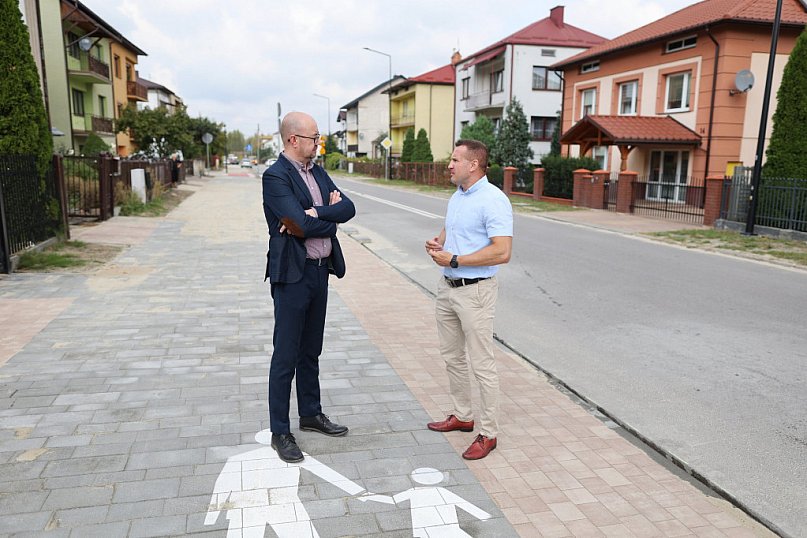 Bezpieczniejsza komunikacja w Biłgoraju – zakończenie budowy drogi dla pieszych i rowerów przy Bagiennej