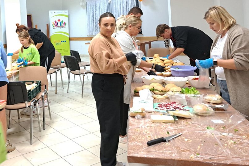 Wolontariusze powodzianom