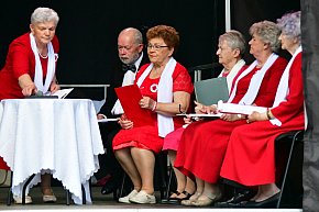 Biłgorajscy seniorzy uczcili Dzień Konstytucji 3 Maja koncertem Majowa jutrzenko-13096