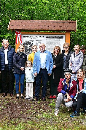 Na Zamarzniętych Wodach odsłonięto pamiątkową tablicę-13218