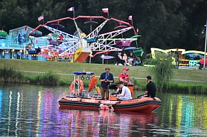 Pływak na fali nadziei: Damian Błaszczyk przepłynął już 63 km-13576