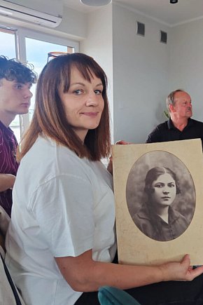 Zdjęcia, które mówią: czytanie fotografii otwiera Festiwal Źródła. Pamięć. Sztuka. Dialog.-13655