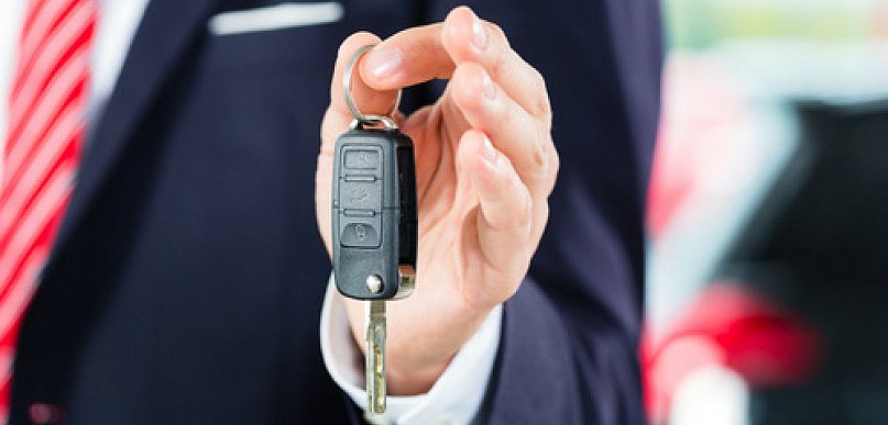 Jak nie dać się oszukać podczas zakupu używanego auta?